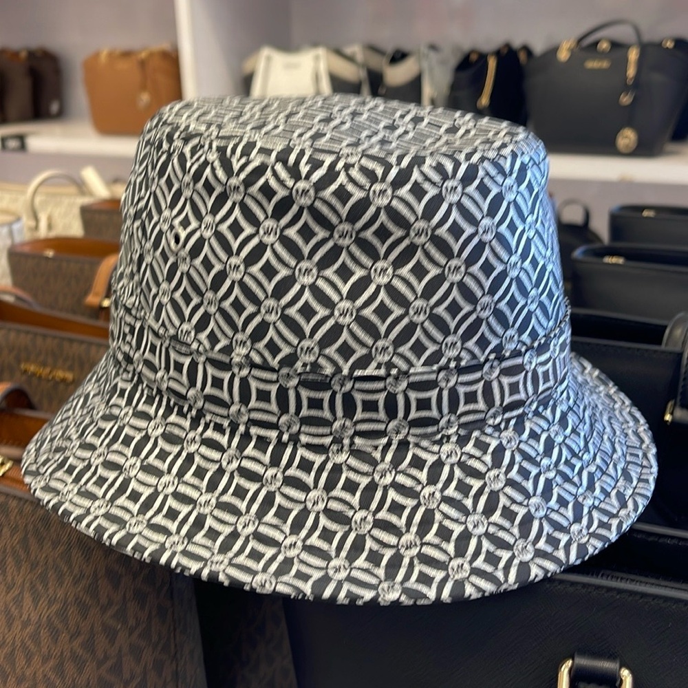 Michael Kors Women’s MK Logo Jacquard Bucket Hat
Black 
NWT - Picture 3 of 16